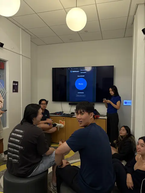 LEVEL UP! League of Legends: community lounge